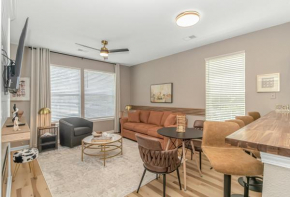 Completely Renovated Queen Suite with LED Fireplace! The Fairways 5E